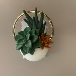 Bath and Body Works Wallflower Plug in- Succulent Wall Accent with Gold Ring